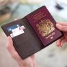 Portefeuille passeport, marron Stackers UK