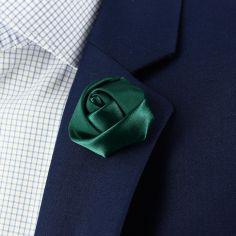 Boutonnière vert bouteille, Rose satinée Cravate Avenue Signature 2