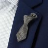 Boutonnière mini cravate style grise Cravate Avenue Signature