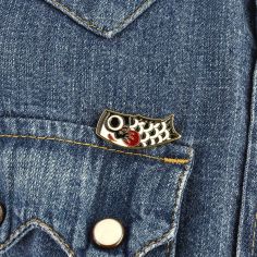 Pin's Cerf-volant japonais Koi doré Clj Charles Le Jeune 2