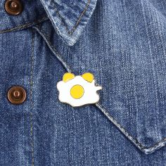 Pin's Oeuf au plat Clj Charles Le Jeune 2