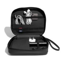 Rangement accessoires électroniques. Tidy. En cuir végan noir. Stackers UK