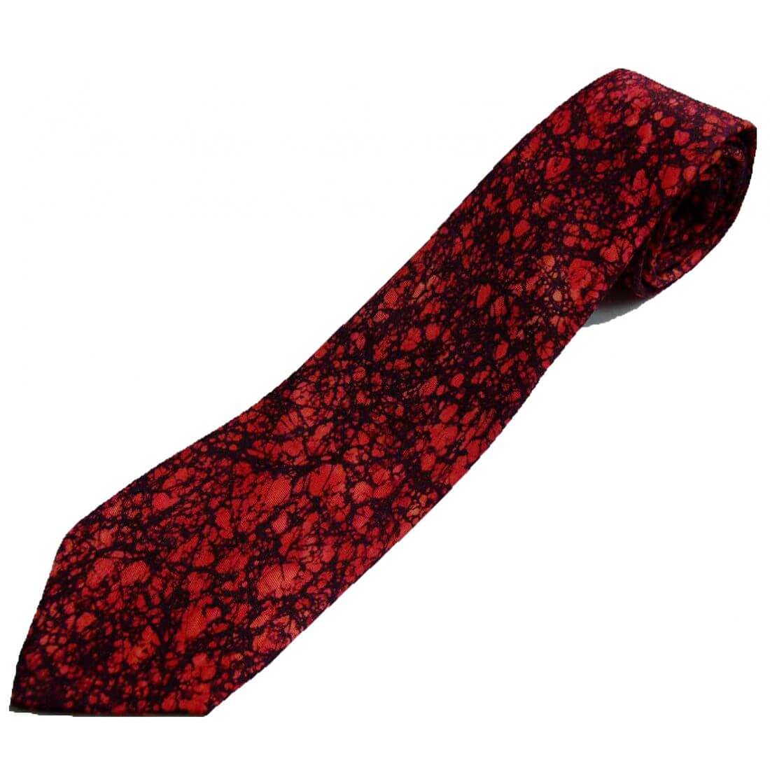 Cravate en soie, Pièce unique peinte à la main. Confectionnée à Paris. Rouge Soie libre