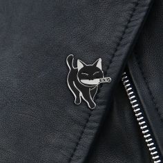 Pin's chat noir et couteau, se promenant Clj Charles Le Jeune 2