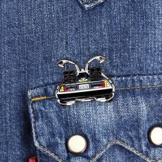 Pin's De Lorean, machine à voyager dans le temps. Retour vers le Futur - Cinéma Clj Charles Le Jeune 2