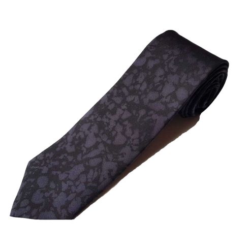 Les Cravates en soie sérigraphiée main. Coupe de Granite Soie libre
