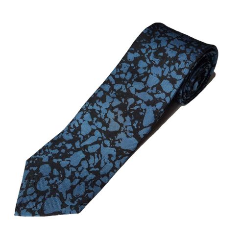 Les Cravates en soie sérigraphiée main. Coupe de Granite Soie libre