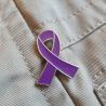 Pin's Ruban Violet - Cancer du pancréas, thyroïde, testicules - Alzheimer Clj Charles Le Jeune