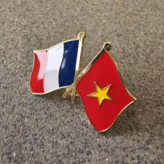 Pin's Drapeaux Jumelage France - Viêt Nam Clj Charles Le Jeune 2