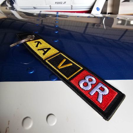 Porte clés A V 8R Noir