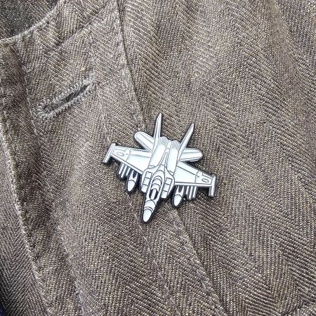Pin's avion de chasse