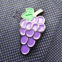 Pin's Grappe de raisin Clj Charles Le Jeune 2