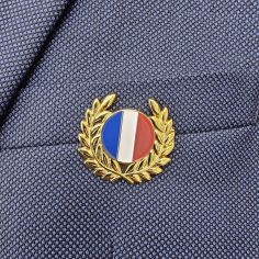Pin's Lauriers dorés et drapeau Français Clj Charles Le Jeune 2