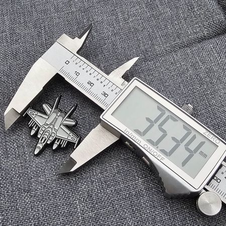 Pin's avion de chasse