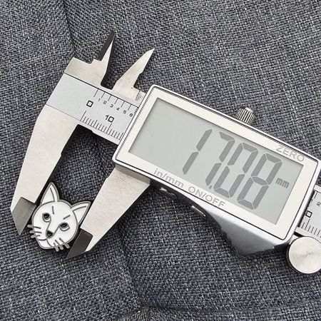 Pin's Chat espiègle