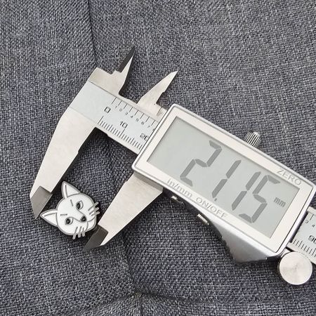 Pin's Chat espiègle