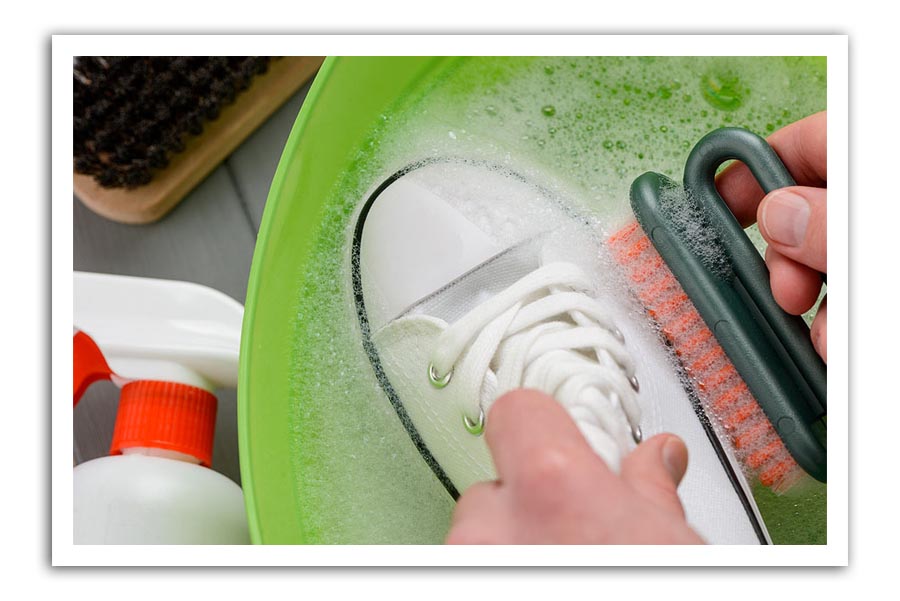Sneakers : Les produits de nettoyage indispensables à utiliser