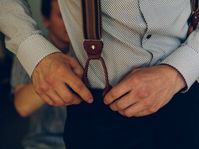 Style décontracté-chic : comment porter ses bretelles avec classe ?