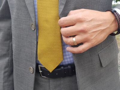 La cravate en grenadine de soie : un accessoire intemporel